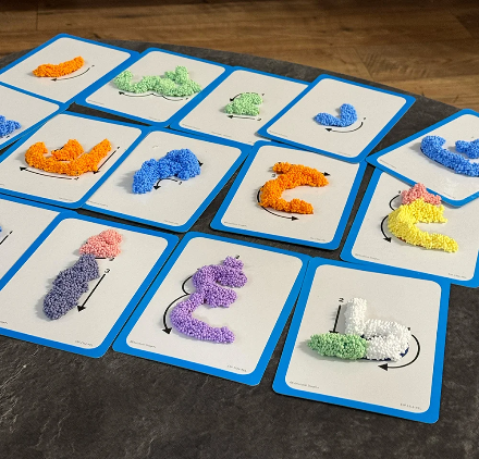 Play foam شكّل وتعلّم الأبجدية